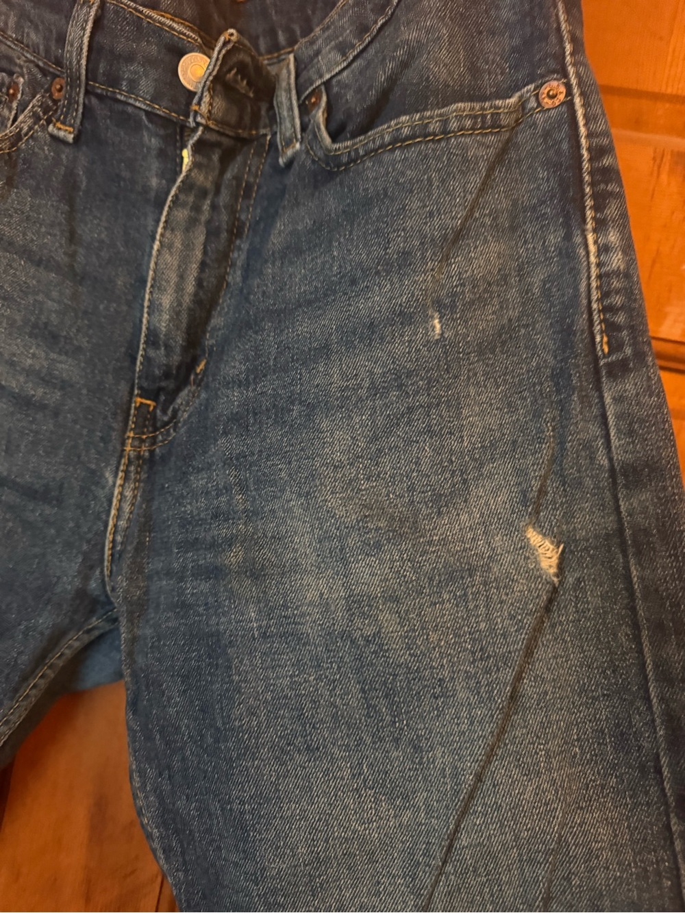 PERFECTLY WORN Levi 505s 30x32
- Classic Straight Fit - Picture 6 of 7